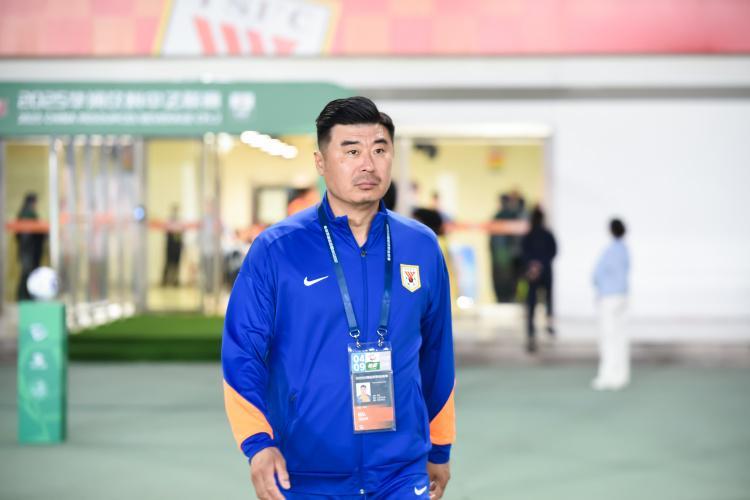 鲁媒：泰山适应三中卫但问题未完全解决 主打地面配合激活瓦科